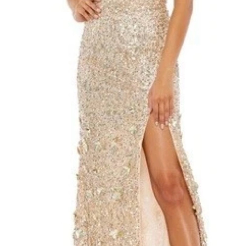 MAC DUGGAL NEW Elegant Gold Sequin Evening Gown with GOLD Sequin Flowers. 93800